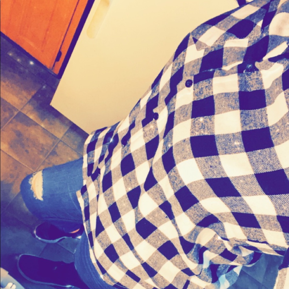 Plaid white buffalo fleece top! Long sleeve